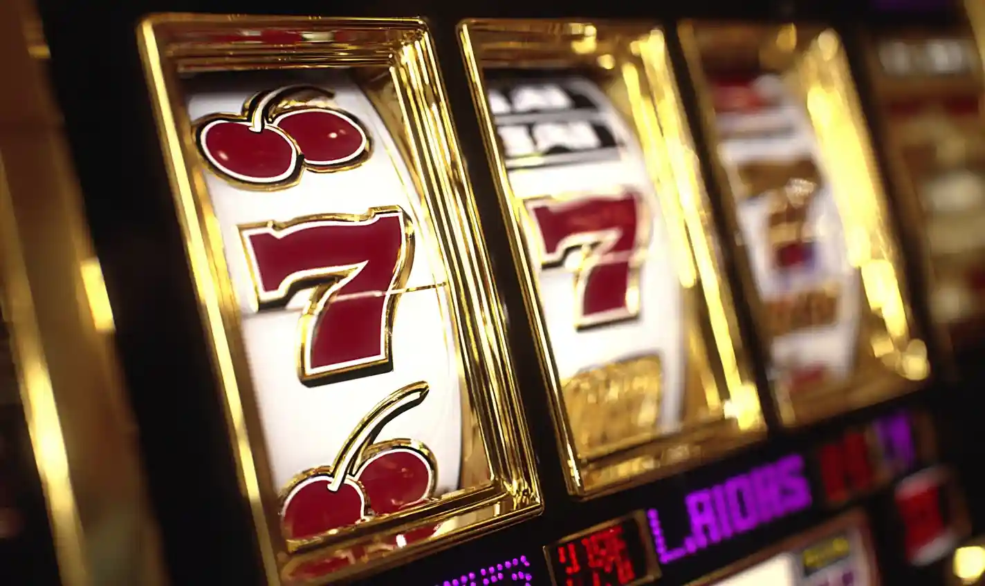 playing online slots canada